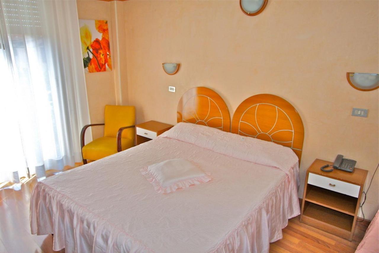 Hotel Britannia Rimini Marina Centro Ruang foto