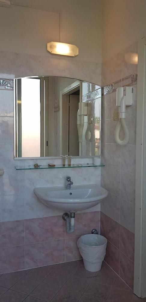 Hotel Britannia Rimini Marina Centro Bagian luar foto