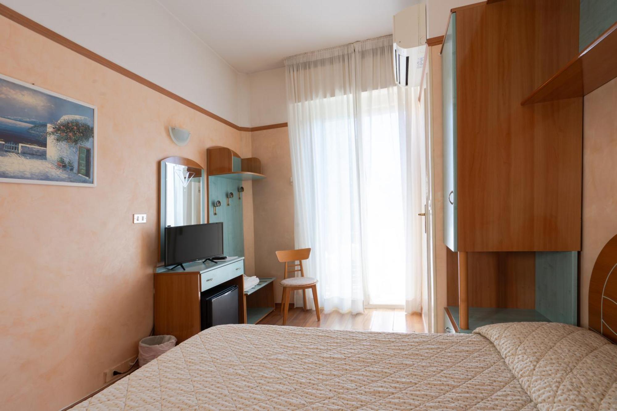 Hotel Britannia Rimini Marina Centro Bagian luar foto