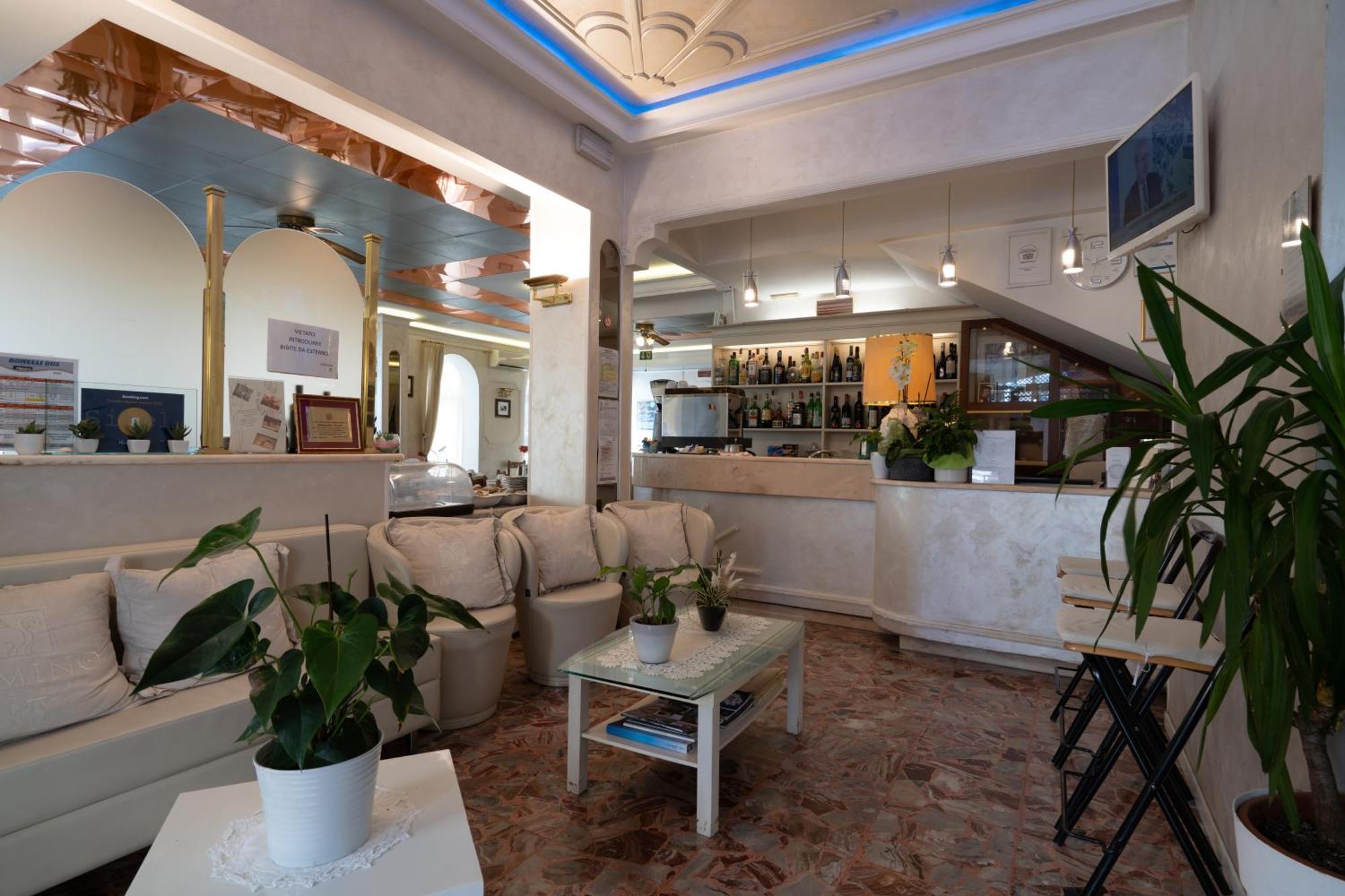 Hotel Britannia Rimini Marina Centro Bagian luar foto