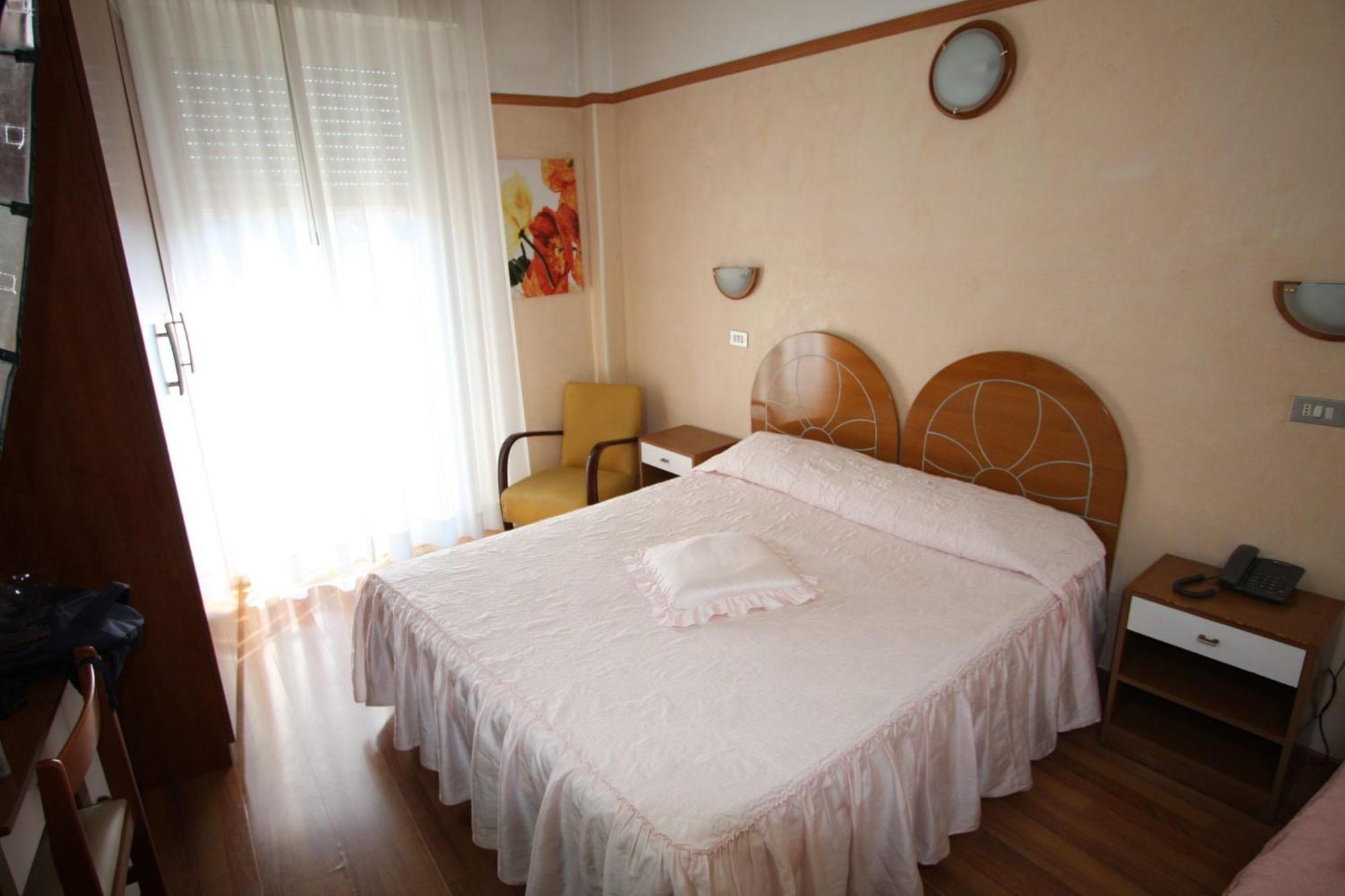 Hotel Britannia Rimini Marina Centro Ruang foto
