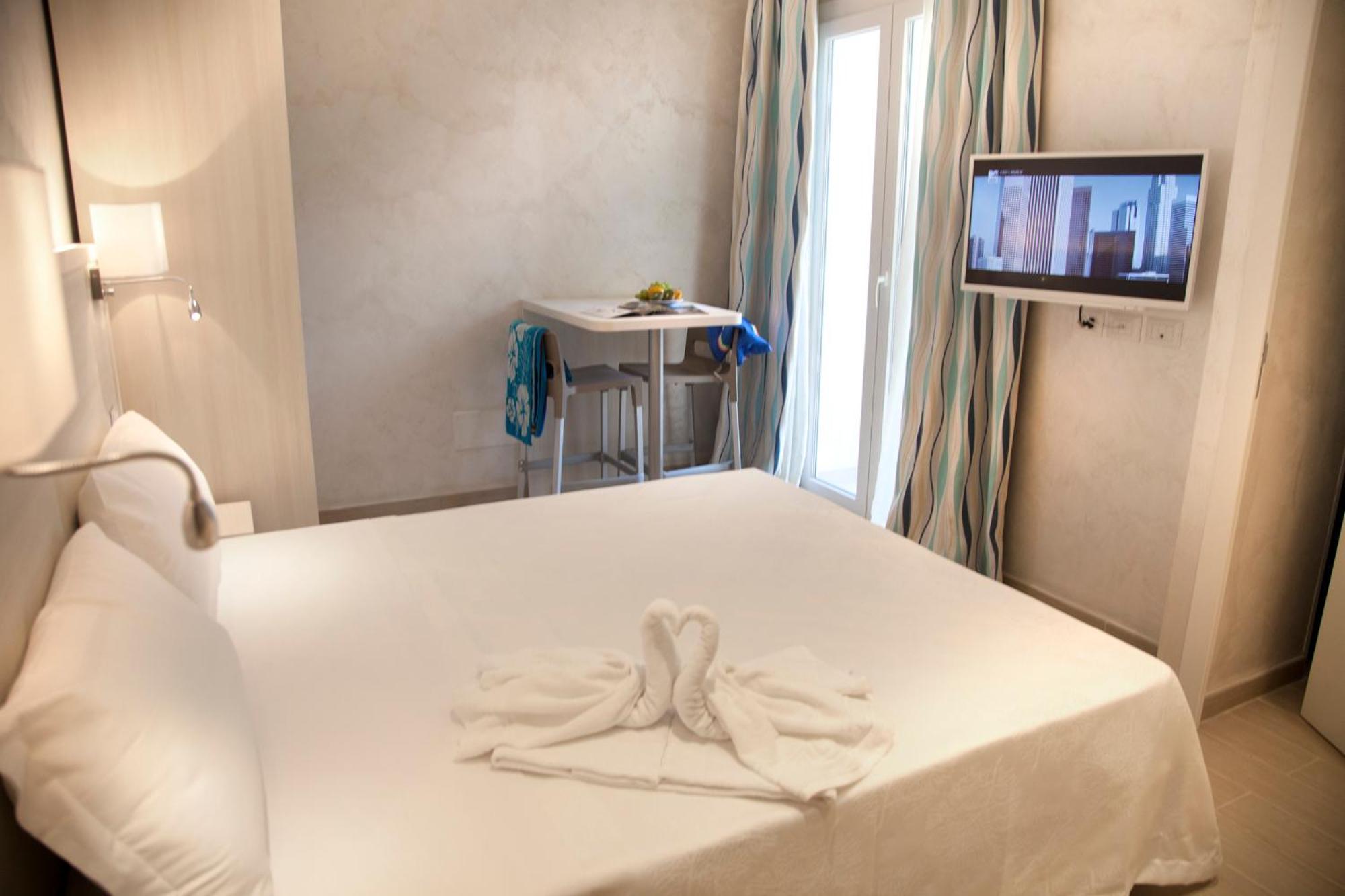 Hotel Britannia Rimini Marina Centro Bagian luar foto