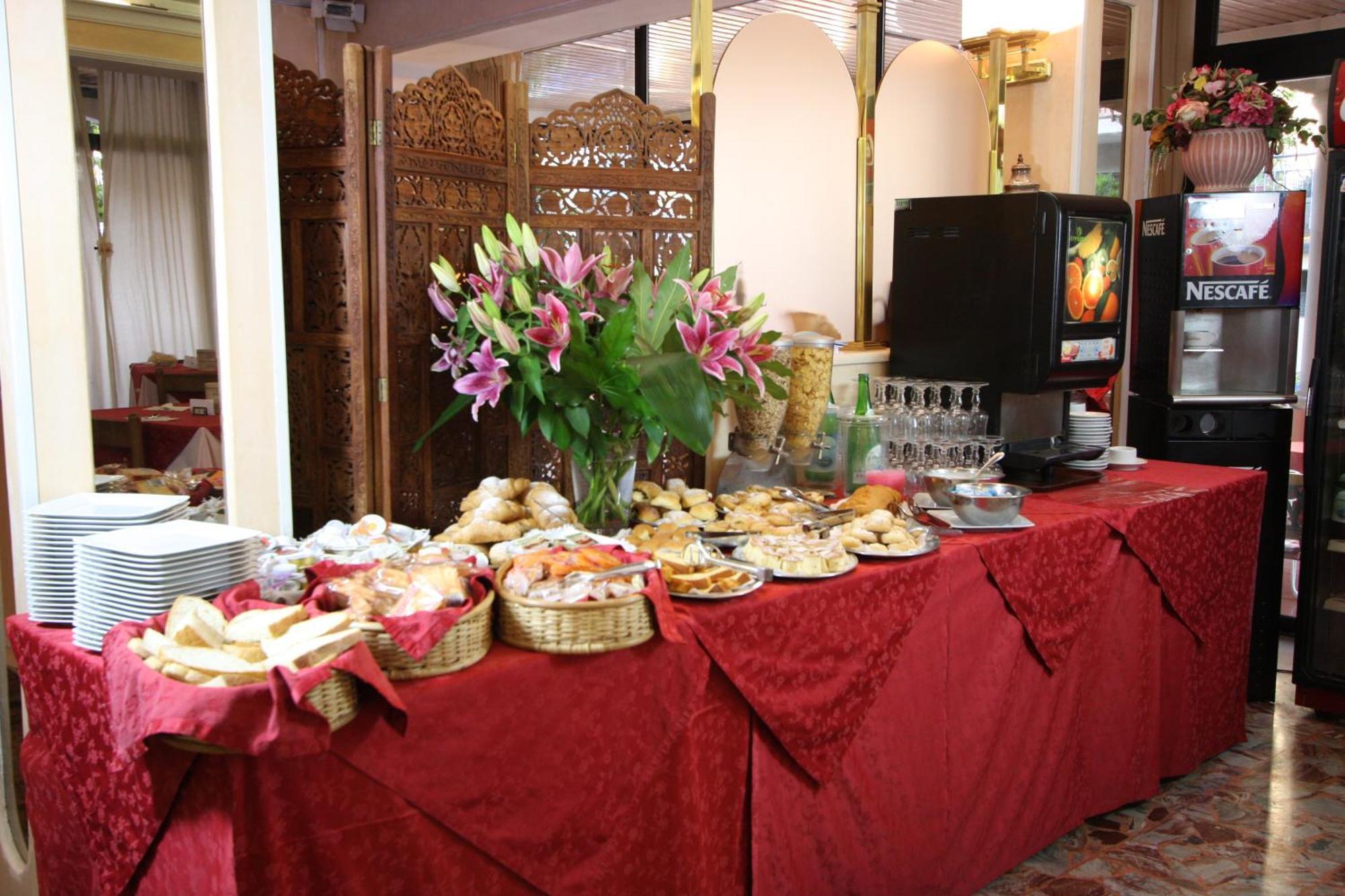 Hotel Britannia Rimini Marina Centro Bagian luar foto