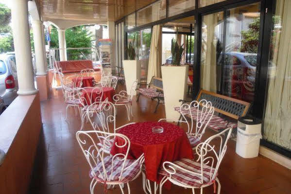 Hotel Britannia Rimini Marina Centro Bagian luar foto