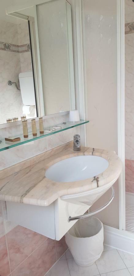 Hotel Britannia Rimini Marina Centro Bagian luar foto